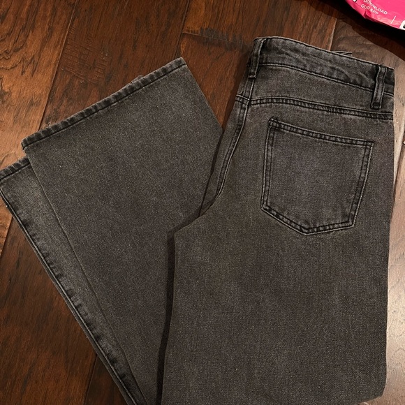 Edikted Raelynn Washed Low Rise Jeans - Picture 9 of 10
